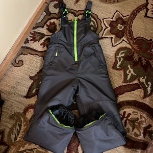 CHAMPION Size MEDIUM (8-10) Overalls  Snowsuit Unisex Waterproof Cozy  $68 NEW